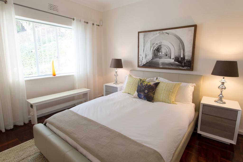 Caprice Camps Bay Apartment Room photo